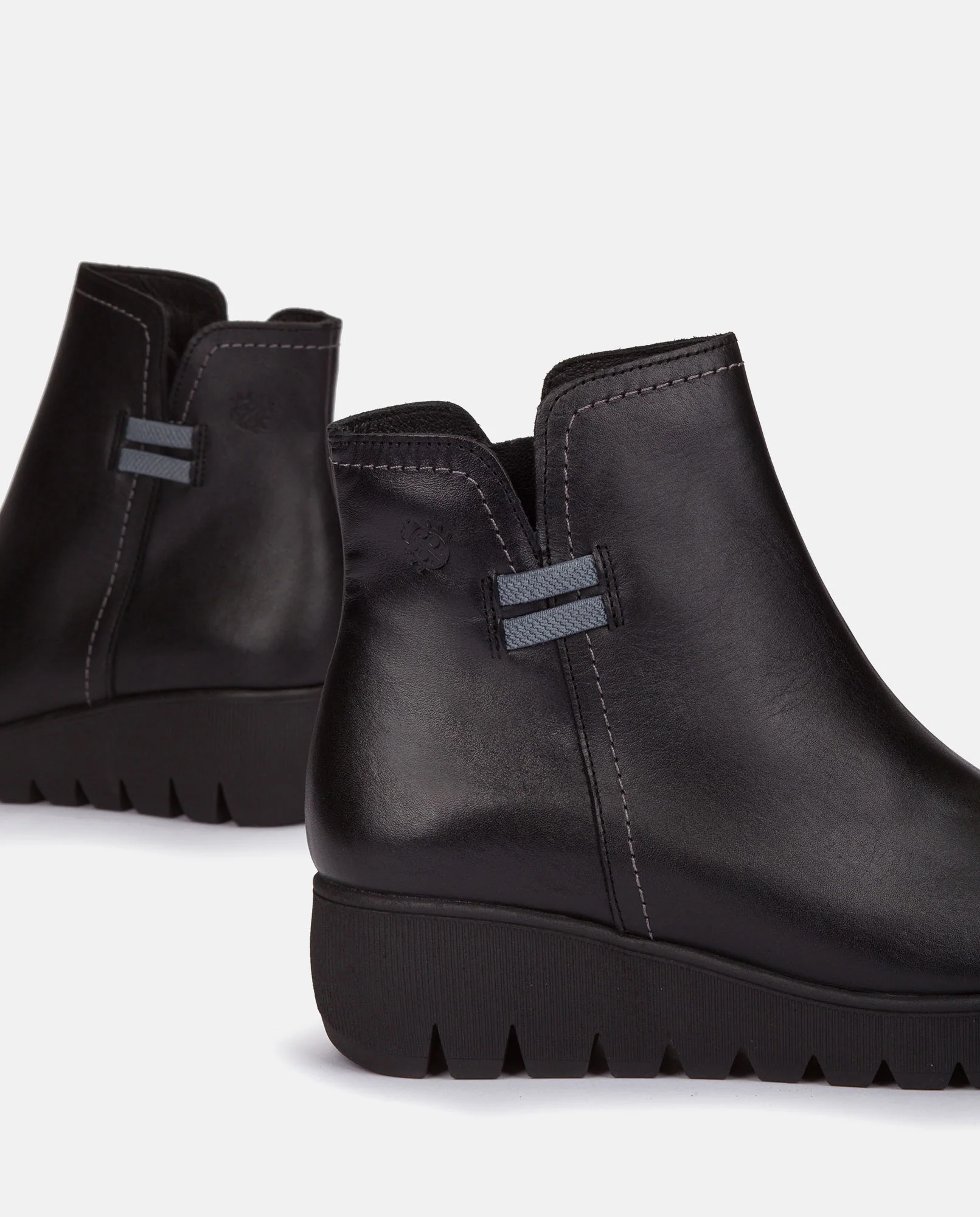 Botín plano Atenas 032 negro - Image 3